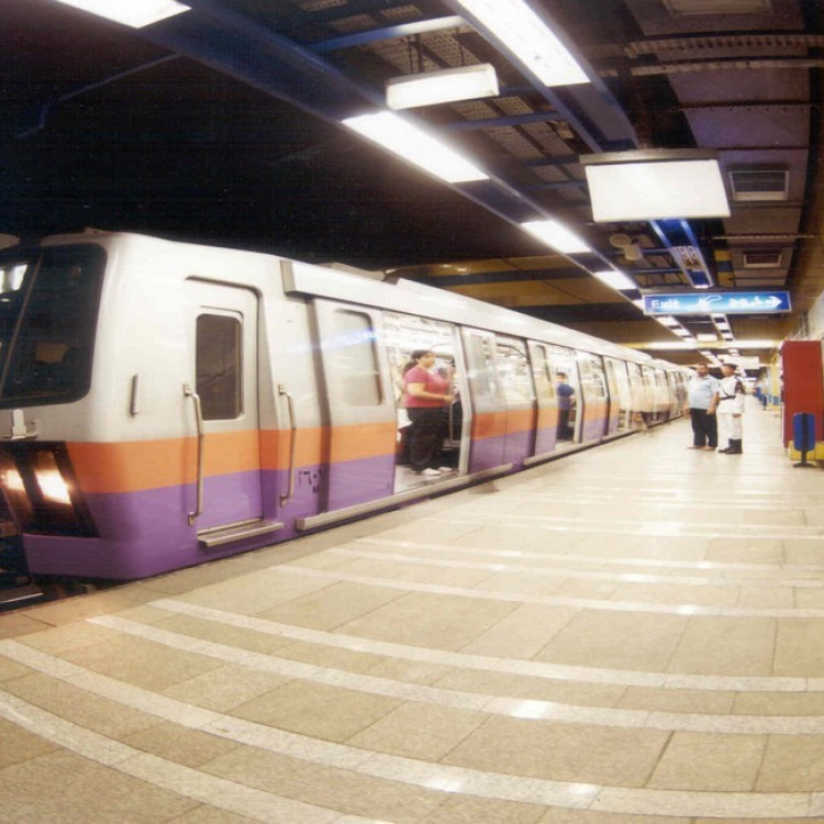 Kolyat El Zerah Station, Greater Cairo Metro, Egypt